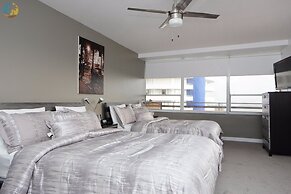 Alexander 1121 3 Bedroom Apts by RedAwning