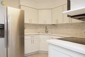 Alexander 1121 3 Bedroom Apts by RedAwning