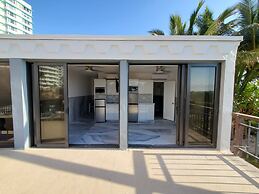 Alexander 1121 3 Bedroom Apts by RedAwning