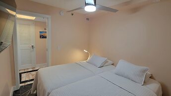 Alexander 1420 3 Bedroom Apts by RedAwning