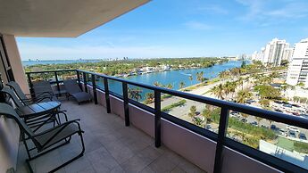 Alexander 1420 3 Bedroom Apts by RedAwning