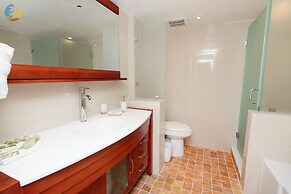 Alexander 1420 3 Bedroom Apts by RedAwning