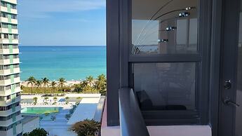 Alexander 1420 3 Bedroom Apts by RedAwning