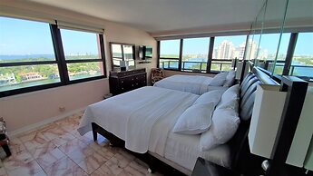 Alexander 1420 3 Bedroom Apts by RedAwning