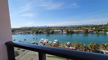 Alexander 1420 3 Bedroom Apts by RedAwning