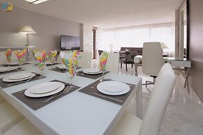 Alexander 1119 2 Bedroom Apts by RedAwning