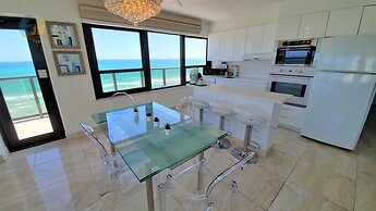 Alexander 1402 2 Bedroom Apts by RedAwning