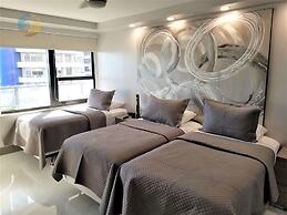 Alexander 1003 4 Bedroom Apts by RedAwning