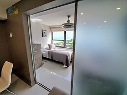 Alexander 1003 4 Bedroom Apts by RedAwning