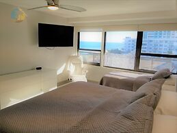 Alexander 1003 4 Bedroom Apts by RedAwning