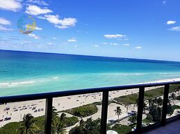 Alexander 1701 2 Bedroom Apts by RedAwning