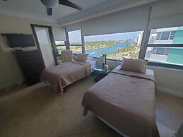 Alexander 1620 3 Bedroom Apts by RedAwning