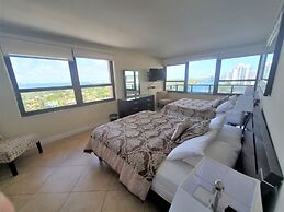 Alexander 1620 3 Bedroom Apts by RedAwning