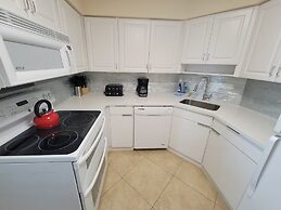 Alexander 1620 3 Bedroom Apts by RedAwning