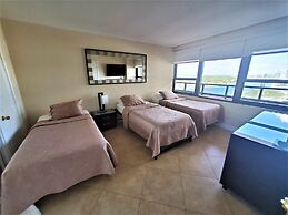 Alexander 1620 3 Bedroom Apts by RedAwning