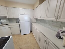 Alexander 1620 3 Bedroom Apts by RedAwning