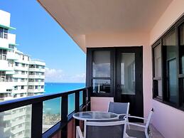 Alexander 1620 3 Bedroom Apts by RedAwning