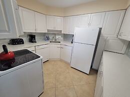 Alexander 1620 3 Bedroom Apts by RedAwning