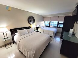 Alexander 1419 3 Bedroom Apts by RedAwning