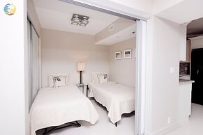 Alexander 1419 3 Bedroom Apts by RedAwning