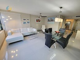 Alexander 1419 3 Bedroom Apts by RedAwning