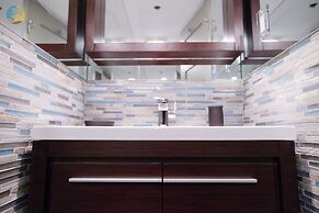 Alexander 1419 3 Bedroom Apts by RedAwning