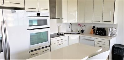 Alexander 802 3 Bedroom Apts by RedAwning