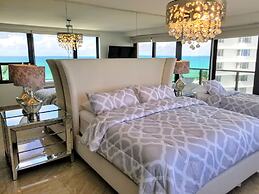 Alexander 802 3 Bedroom Apts by RedAwning