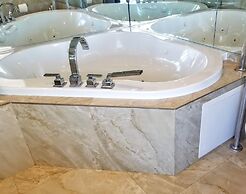 Alexander 802 3 Bedroom Apts by RedAwning