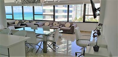 Alexander 802 3 Bedroom Apts by RedAwning