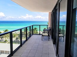 Alexander 802 3 Bedroom Apts by RedAwning