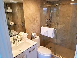 Alexander 802 3 Bedroom Apts by RedAwning