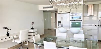 Alexander 802 3 Bedroom Apts by RedAwning