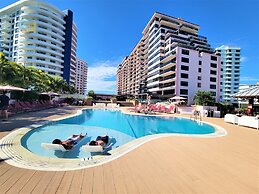 Alexander 1001 3 Bedroom Apts by RedAwning