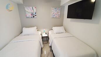 Alexander 1001 3 Bedroom Apts by RedAwning