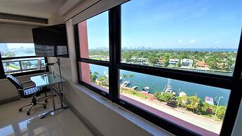 Alexander 1421 3 Bedroom Apts by RedAwning