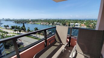 Alexander 1421 3 Bedroom Apts by RedAwning