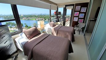 Alexander 1421 3 Bedroom Apts by RedAwning