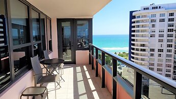 Alexander 1421 3 Bedroom Apts by RedAwning