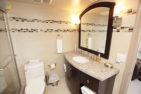 Alexander 1421 3 Bedroom Apts by RedAwning