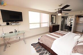 Alexander 1421 3 Bedroom Apts by RedAwning