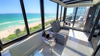 Alexander 1401 3 Bedroom Apts by RedAwning