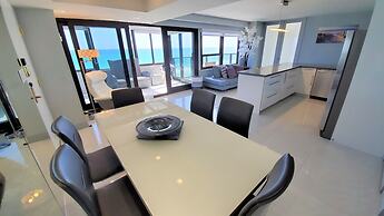 Alexander 1401 3 Bedroom Apts by RedAwning