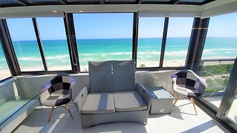 Alexander 1401 3 Bedroom Apts by RedAwning