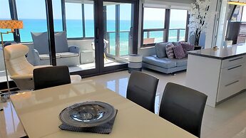 Alexander 1401 3 Bedroom Apts by RedAwning