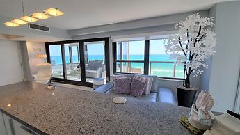 Alexander 1401 3 Bedroom Apts by RedAwning