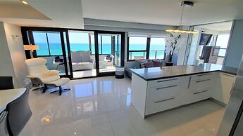 Alexander 1401 3 Bedroom Apts by RedAwning