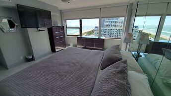 Alexander 1401 3 Bedroom Apts by RedAwning