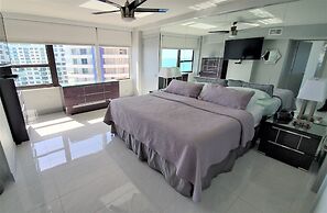 Alexander 1401 3 Bedroom Apts by RedAwning