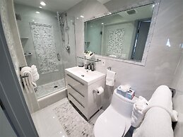 Alexander 1401 3 Bedroom Apts by RedAwning